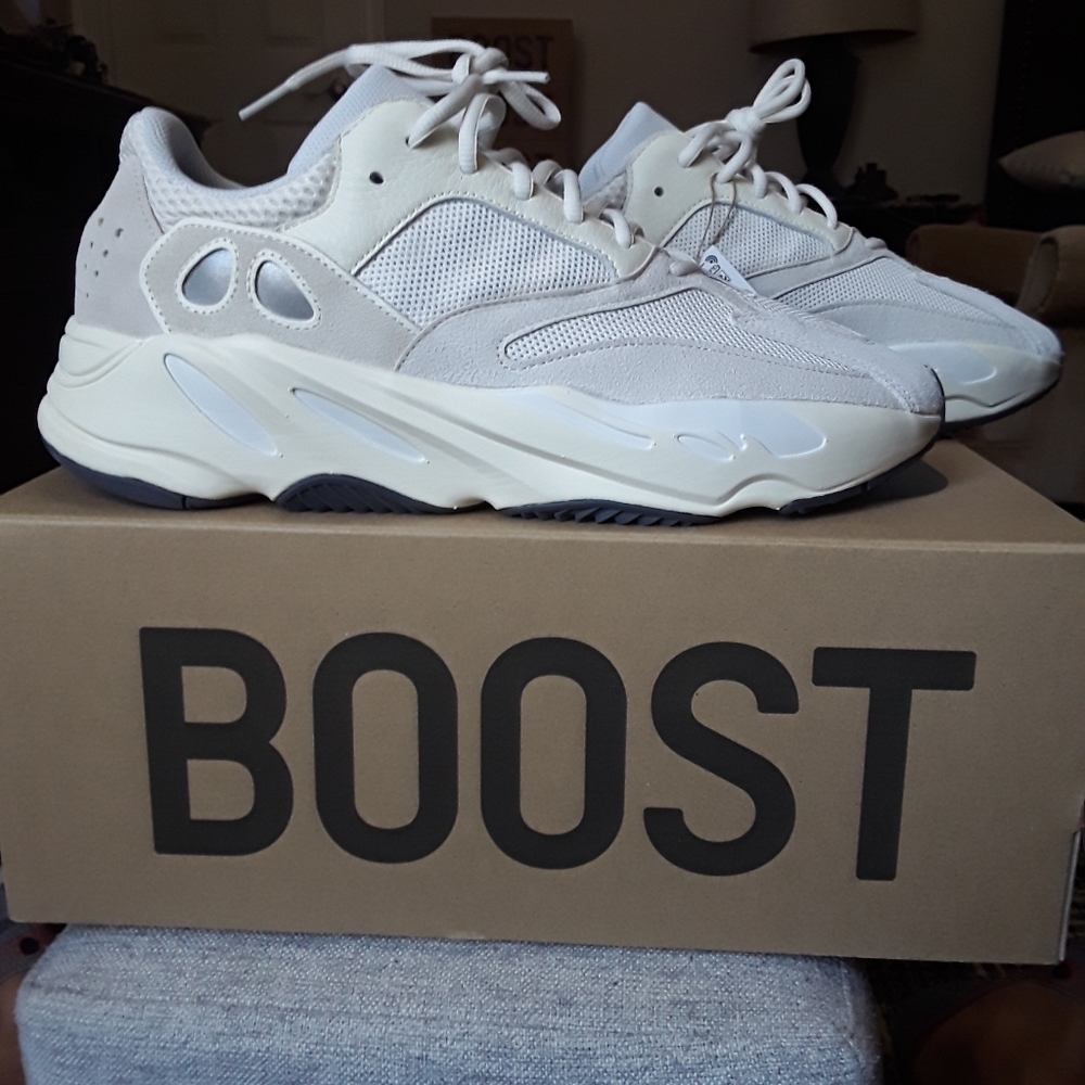 Yeezy 700 Analog